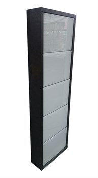 на фото шкаф без ножек и ручки