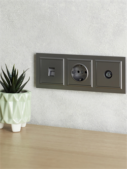 Рамка BRITE 3-ая сталь BR-M32-K46 - фото 145049