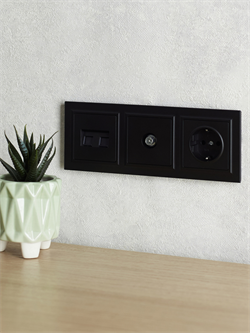 Рамка BRITE 3-ая черная РУ-3-БрЧ - фото 145055