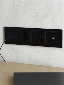 Рамка BRITE 4-ая черная РУ-4-БрЧ - фото 145061