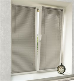 Жалюзи DELFA ПВХ NO.RF-M-001 40/160 серебро - фото 72649