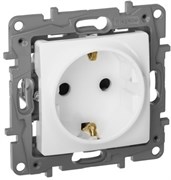 Розетка LEGRAND Etika 2К+З на винтах (белый) 672222